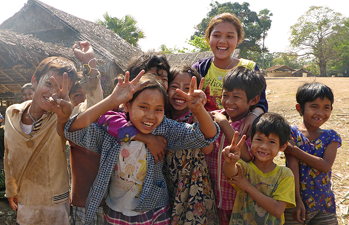 Enfants Visages Birmans Bilu Gyun