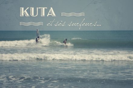 Les surfeurs de Kuta, Bali, Indonésie