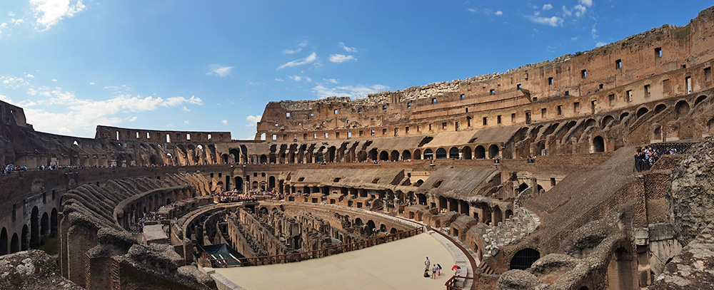 S'Émerveiller devant le Colisée de Rome en Italie